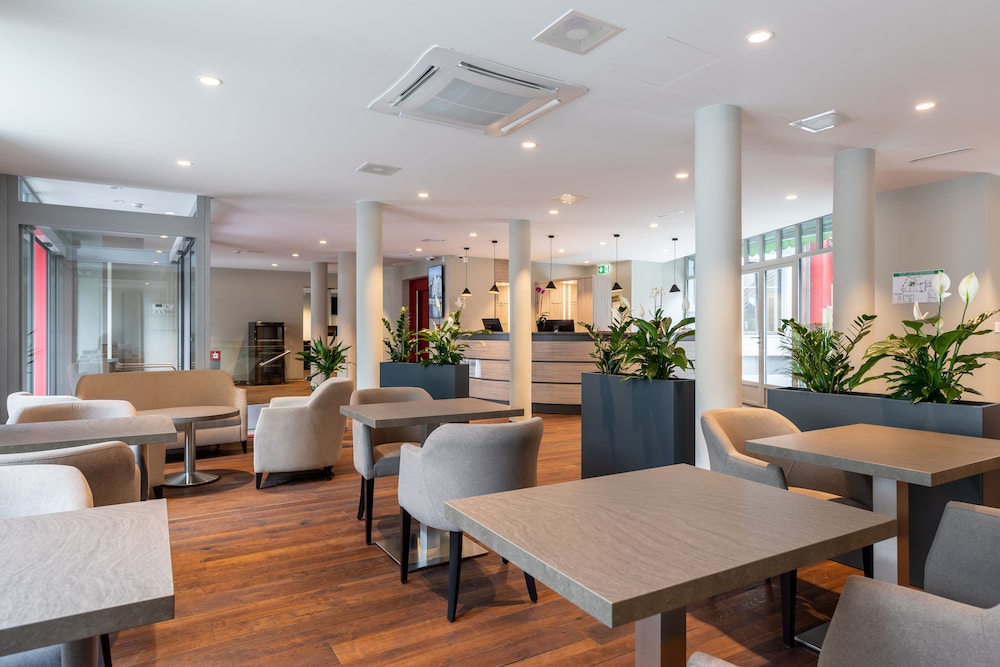 The 7 Best Hotels Near Josiah Queen Tour Stop in Komplex, Zurich, Switzerland