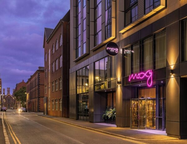 5 Best Hotels Near Ulster Hall for the Josiah Queen Tour