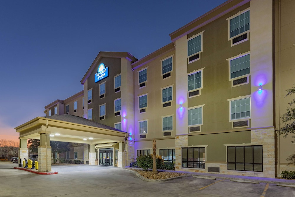 Best Hotels Near Frost Bank Center in San Antonio, Texas