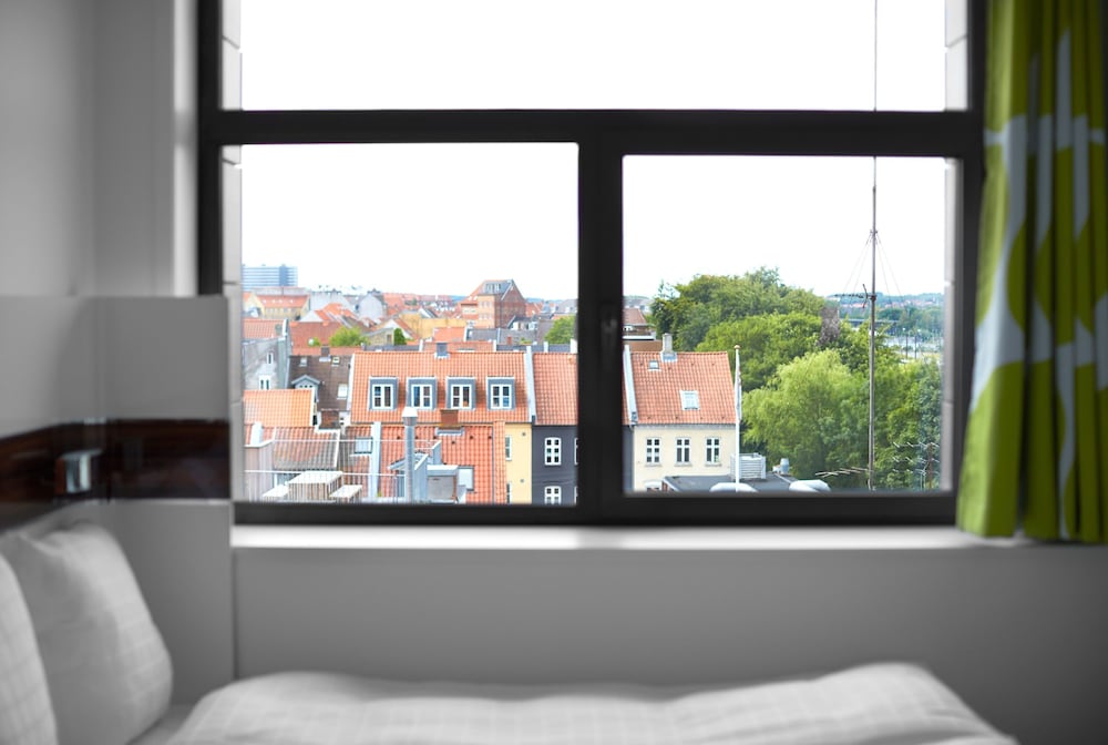 Where to Stay for the Josiah Queen Tour in Aarhus: 5 Central Hotels