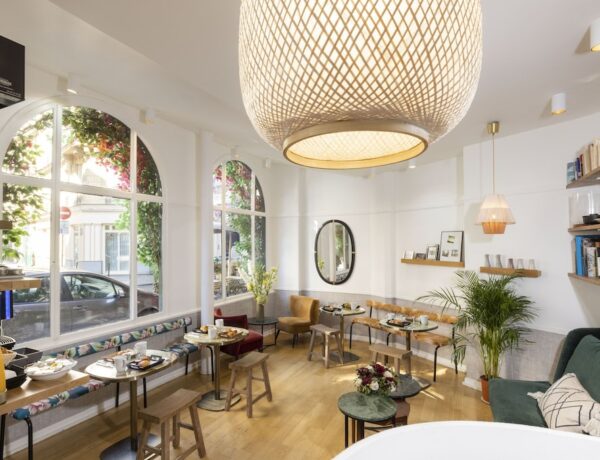 Where to Stay Near the Alhambra for the Josiah Queen Tour in Paris