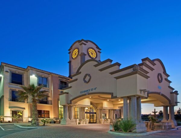 Top Hotels Near Boots In the Park 2026 for Jon Pardi's Show in Tucson, Arizona