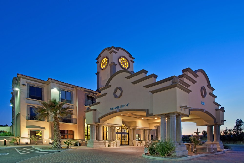 Top Hotels Near Boots In the Park 2026 for Jon Pardi's Show in Tucson, Arizona