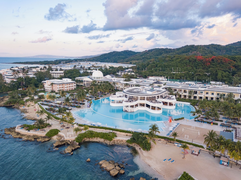 Grand Palladium Jamaica Resort & Spa All Inclusive in Lucea, one of the top family all inclusive resorts Jamaica offers, with pools and beach
