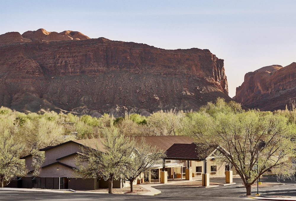 Slackline Moab, Outset Collection by Hilton, one of the best Moab hotels, with its outdoor pool and desert red rock backdrop
