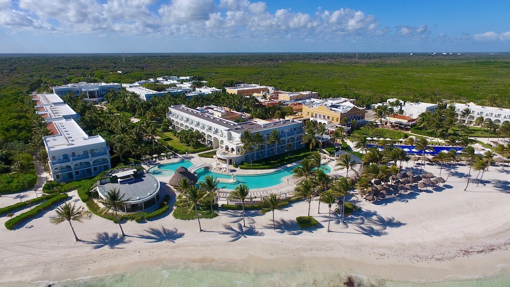 Dreams Tulum Resort & Spa, one of the top Tulum all inclusive resorts, with its oceanfront pools and private beach