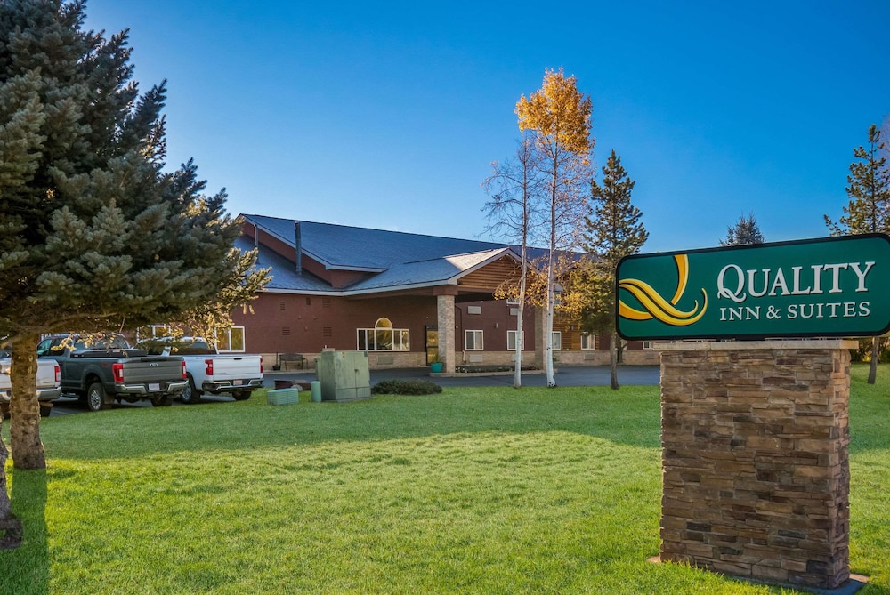 Quality Inn & Suites Steamboat Springs exterior, one of the budget-friendly steamboat springs hotels near the ski resort